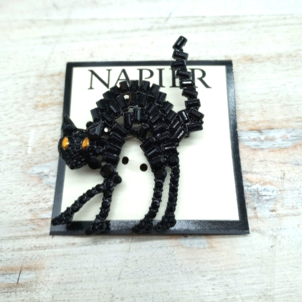 Napier Halloween Jet Stone Cat Pin